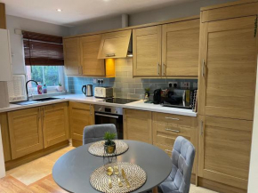 2 Bedroom Apartment Chiswick Park Tube Station